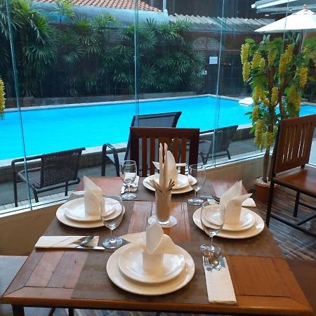 Ratana Hotel Chiang Mai Exterior foto