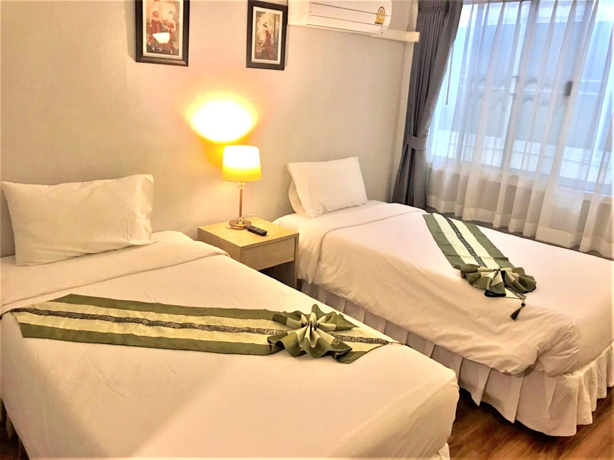 Ratana Hotel Chiang Mai Exterior foto