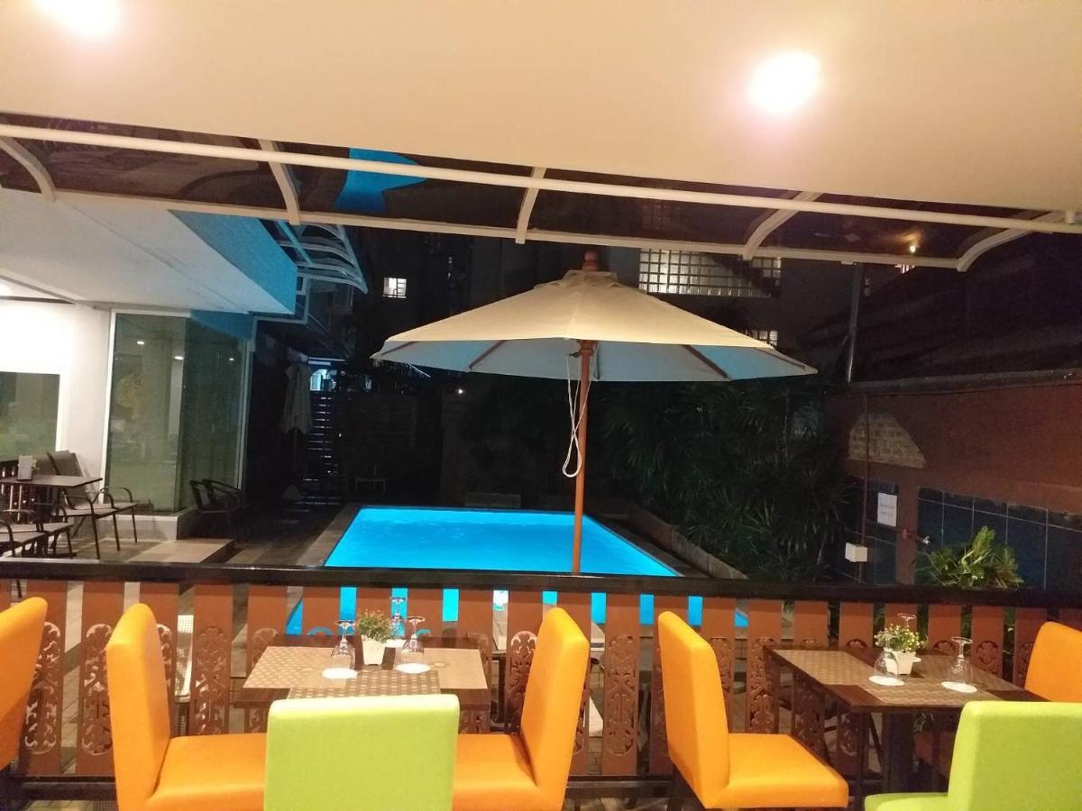 Ratana Hotel Chiang Mai Exterior foto